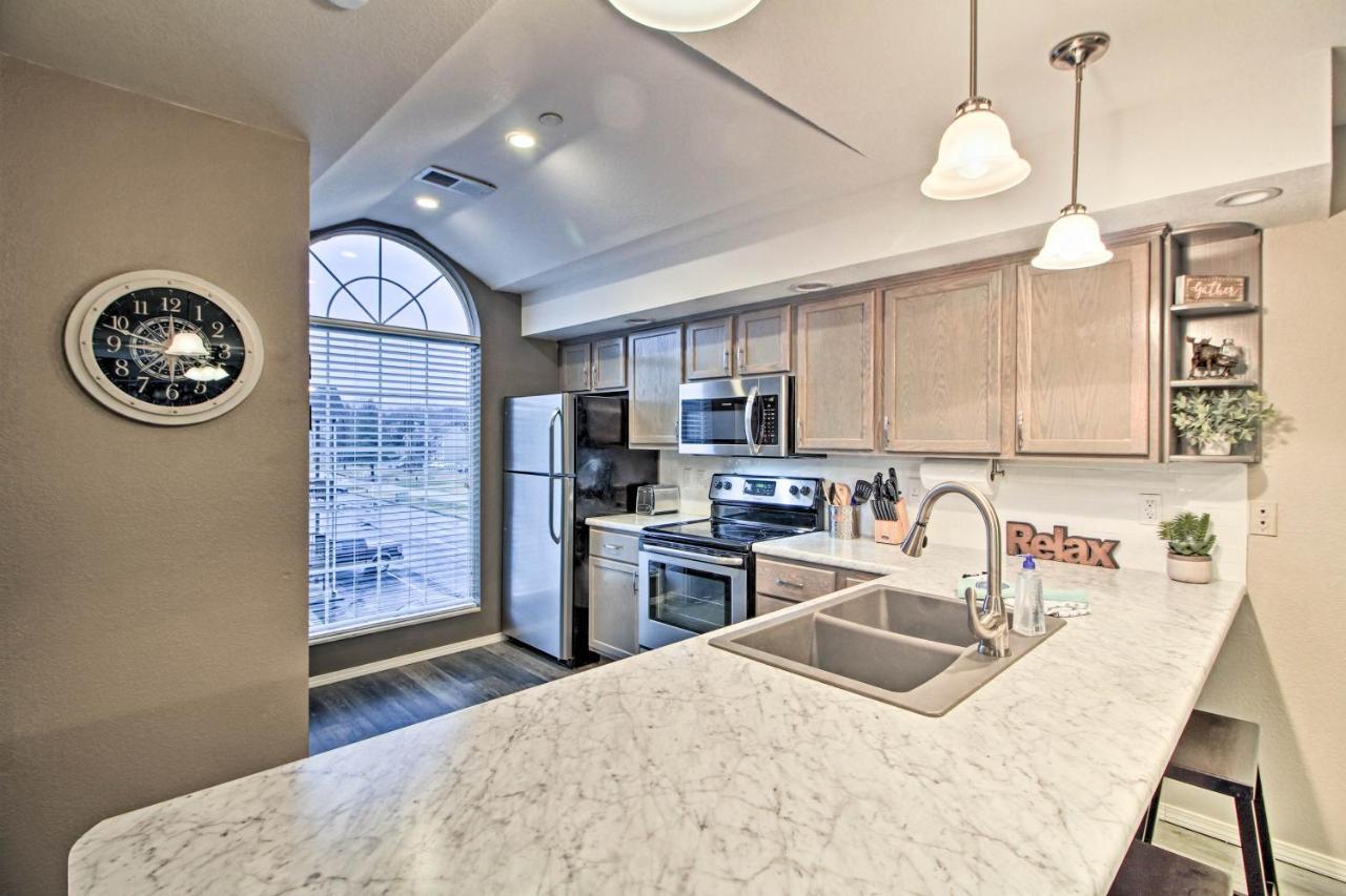 Updated Lake Taneycomo Condo With Screened Porch! Branson Zewnętrze zdjęcie